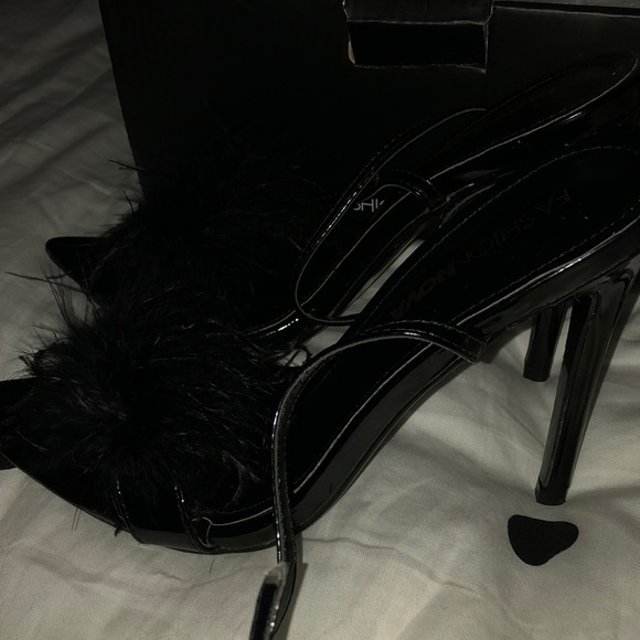 Fashion nova fur heels - Picture 2 of 2